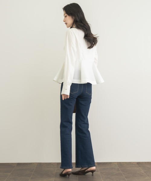 NEUNA(ヌナ)の「【AW collection 第1弾! 仕立ての美しさに、心ときめく一枚 】メタルカフスペプラムシャツ(シャツ/ブラウス・レディース・ブラック/ベージュ/オフホワイト・FREE)」の7枚目の写真