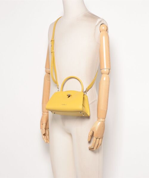 FURLA(フルラ)の「フルラ ジェネシ (Furla Genesi) ミニハンドバッグ(ハンドバッグ・レディース・マスタード・ONE SIZE)」の2枚目の写真