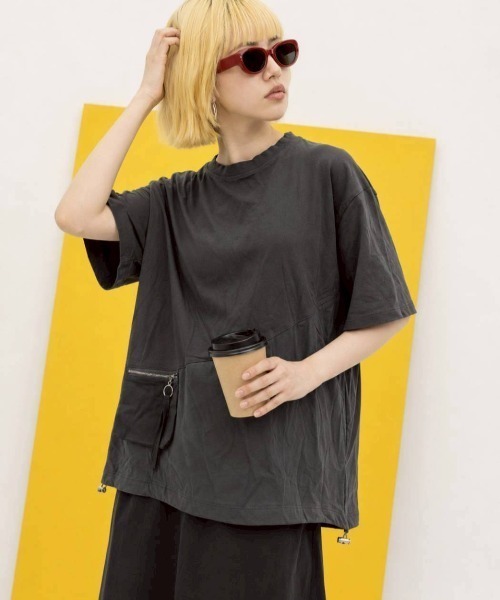 KAMINARI_TOKIO(カミナリトキオ)の「異素材ドローコードZIPポケットTシャツ(Tシャツ/カットソー・レディース・チャコールグレー/ブラック・FREE)」の6枚目の写真