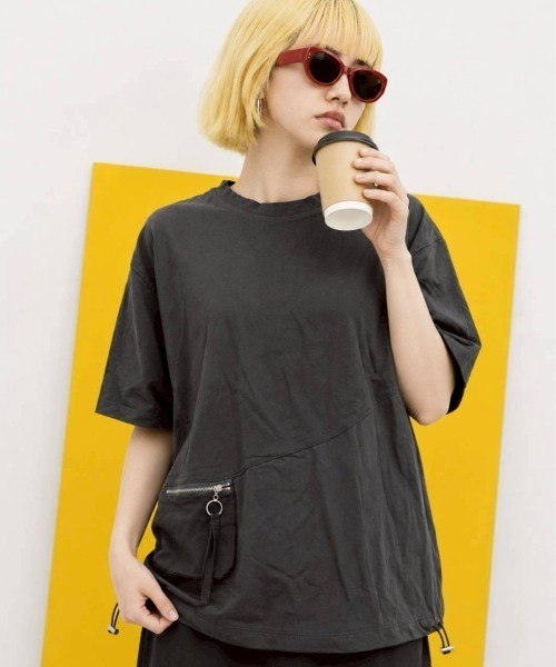 KAMINARI_TOKIO(カミナリトキオ)の「異素材ドローコードZIPポケットTシャツ(Tシャツ/カットソー・レディース・チャコールグレー/ブラック・FREE)」の5枚目の写真