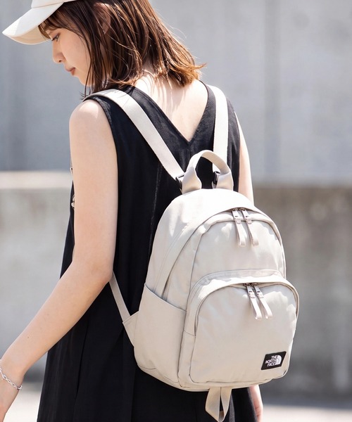 THE NORTH FACE(ザノースフェイス)の「【THE NORTH FACE/ザノースフェイス】TNF DAY PACK MINI / ミニ バックパック(バックパック/リュック・レディース・ブラック/ベージュ・FREE)」の2枚目の写真