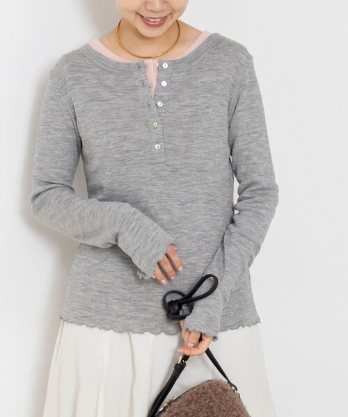 NOLLEY’S(ノーリーズ)の「MY STANDARDウォッシャブルリブヘンリー2WAYプルオーバー(Tシャツ/カットソー・レディース・ライトグレー/レッド/オフホワイト/ベビーピンク・FREE)」の2枚目の写真
