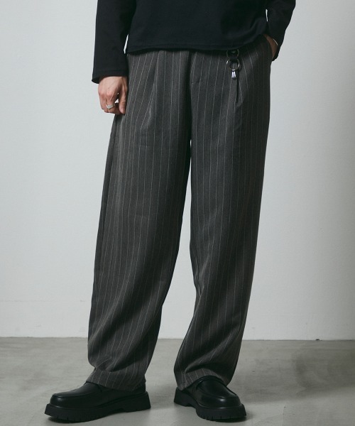 DAZE(デイズ)の「ピンストライプ タック ワイドスラックスパンツ(スラックス・メンズ・ブラック系/グレー系・SMALL/MEDIUM/LARGE/X-LARGE)」の13枚目の写真