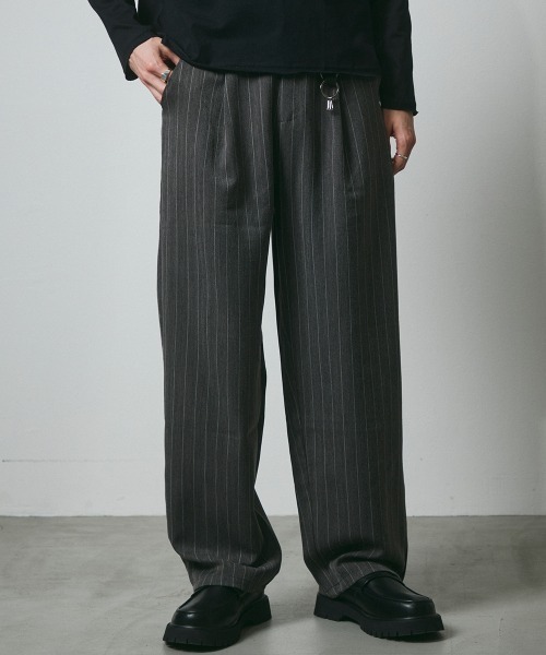 DAZE(デイズ)の「ピンストライプ タック ワイドスラックスパンツ(スラックス・メンズ・ブラック系/グレー系・SMALL/MEDIUM/LARGE/X-LARGE)」の14枚目の写真