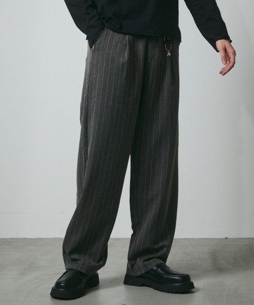 DAZE(デイズ)の「ピンストライプ タック ワイドスラックスパンツ(スラックス・メンズ・ブラック系/グレー系・SMALL/MEDIUM/LARGE/X-LARGE)」の15枚目の写真