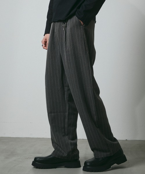 DAZE(デイズ)の「ピンストライプ タック ワイドスラックスパンツ(スラックス・メンズ・ブラック系/グレー系・SMALL/MEDIUM/LARGE/X-LARGE)」の10枚目の写真