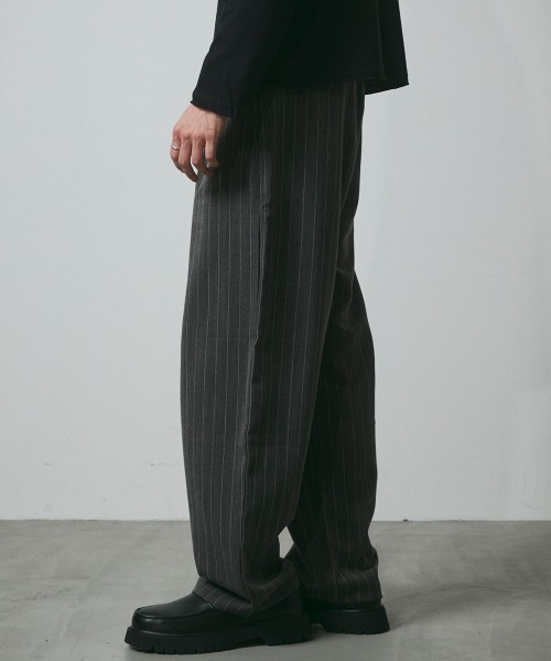 DAZE(デイズ)の「ピンストライプ タック ワイドスラックスパンツ(スラックス・メンズ・ブラック系/グレー系・SMALL/MEDIUM/LARGE/X-LARGE)」の12枚目の写真