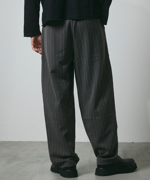 DAZE(デイズ)の「ピンストライプ タック ワイドスラックスパンツ(スラックス・メンズ・ブラック系/グレー系・SMALL/MEDIUM/LARGE/X-LARGE)」の6枚目の写真