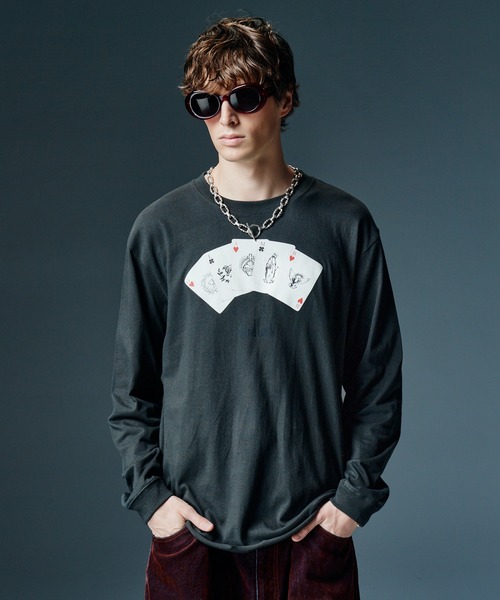 glamb(グラム)の「Good Luck Card Cutsew / グッドラックカードカットソー(Tシャツ/カットソー・メンズ・チャコール/ホワイト/グリーン・M/S/L)」の1枚目の写真