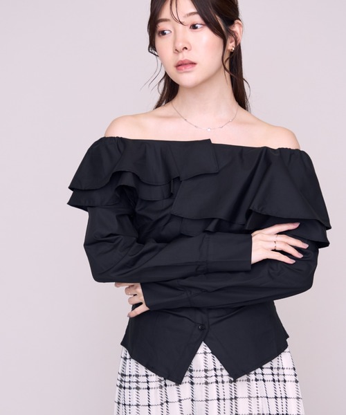MISCH MASCH（ミッシュマッシュ）の「2026秋冬新作 アシンメトリーオフショルブラウス（シャツ/ブラウス・レディース・ベージュ/ホワイト/ブラック/ネイビー・ﾌﾘ-）」の3枚目の写真