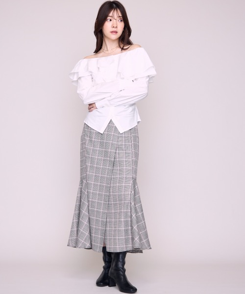 MISCH MASCH（ミッシュマッシュ）の「2026秋冬新作 アシンメトリーオフショルブラウス（シャツ/ブラウス・レディース・ベージュ/ホワイト/ブラック/ネイビー・ﾌﾘ-）」の6枚目の写真