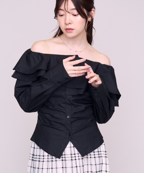 MISCH MASCH（ミッシュマッシュ）の「2026秋冬新作 アシンメトリーオフショルブラウス（シャツ/ブラウス・レディース・ベージュ/ホワイト/ブラック/ネイビー・ﾌﾘ-）」の11枚目の写真