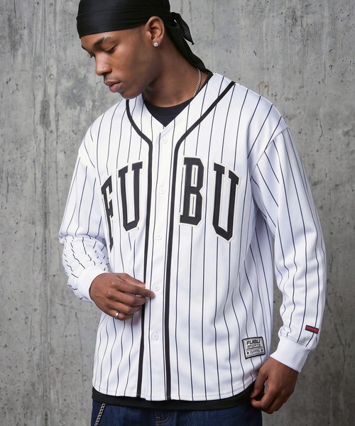 FUBU（ フブ）の「【FUBU/フブ】Baseball Shirts/ロゴ ピンストライプ 長袖ベースボールシャツ（シャツ/ブラウス・メンズ・ブラック/ホワイト・XL）」の2枚目の写真
