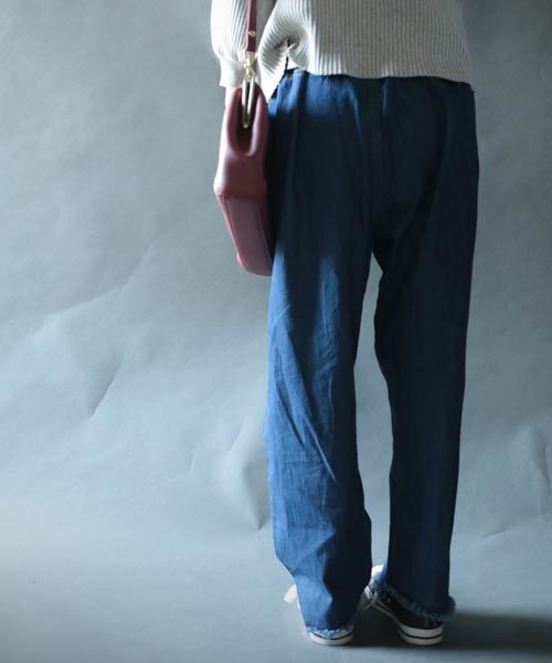 antiqua(アンティカ)の「デニムカフェパンツ(デニムパンツ・レディース・インディゴブルー・FREE)」の5枚目の写真