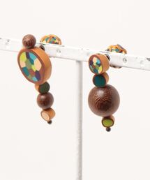 【macree】macreeアシンメトリーwoodランダムピアス＋ぶつぶつキャッチ