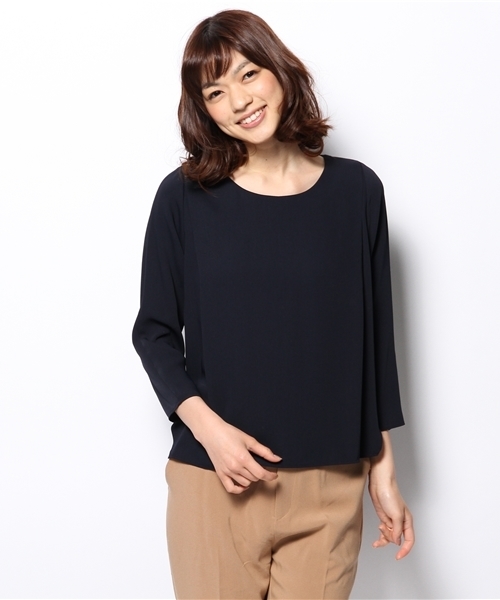 DouDou（ドゥドゥ）の「タックプリーツブラウス（シャツ/ブラウス・レディース・オフホワイト/ネイビー・FREE）」の2枚目の写真