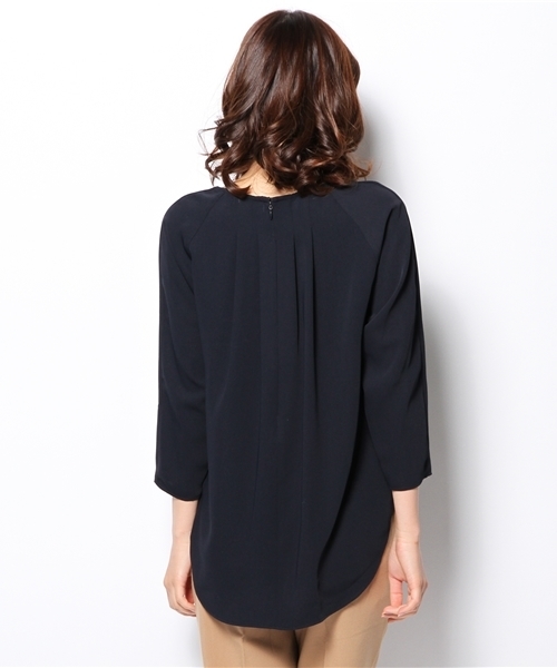 DouDou（ドゥドゥ）の「タックプリーツブラウス（シャツ/ブラウス・レディース・オフホワイト/ネイビー・FREE）」の7枚目の写真