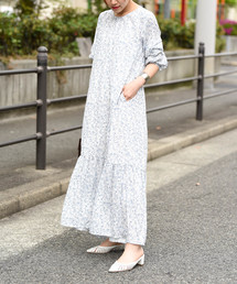 ラインフラワープリントワンピース