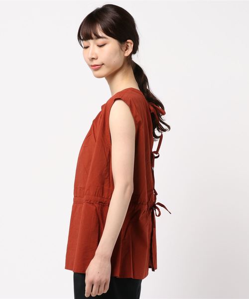 LOWRYS FARM（ローリーズファーム）の「バックリボンノースリーブ　837383（シャツ/ブラウス・レディース・ブラック/ベージュ/ブラウン・FREE）」の4枚目の写真