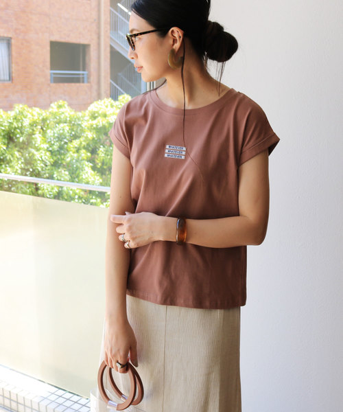 andme(アンドミー)の「ボックスロゴ刺繍フレンチスリーブTシャツ(Tシャツ/カットソー・レディース・ブラック/オフホワイト/ベージュ/ブラウン系その他・M)」の4枚目の写真