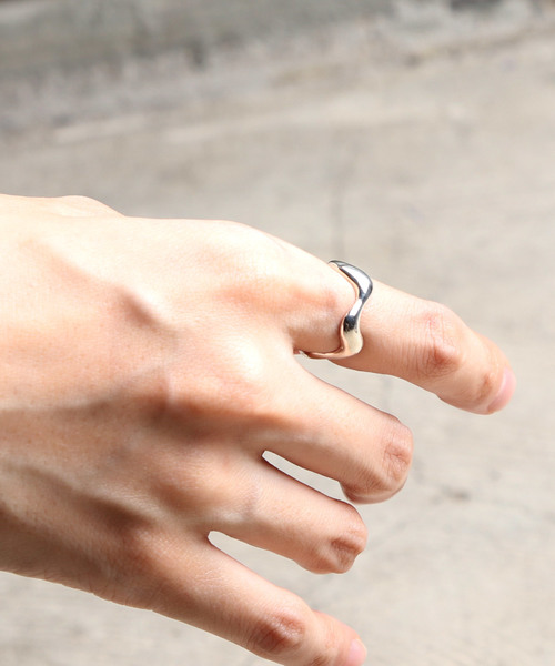 YArKA（ヤーカ）の「【YArKA/ヤーカ】silver925  tears wave ring[nwr]/涙モチーフ波リング シルバー925（リング・レディース・ゴールド/シルバー・#9/#11/#13/#15/#17/#19）」の7枚目の写真