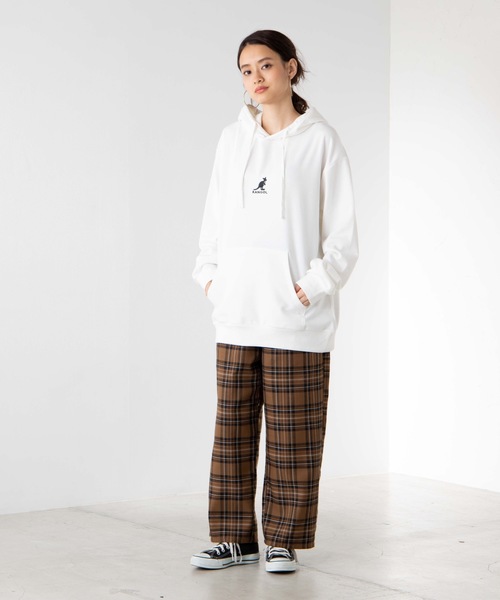 KANGOL（カンゴール）の「∴WEGO/【WEB限定カラーあり】KANGOL別注【裏毛】ビッグシルエットプルパーカー（パーカー・メンズ・ブラウン/ブラック/ベージュ/マスタード/ホワイト/ネイビー/カーキ/パープル/ライトベージュ・MEDIUM/LARGE）」の11枚目の写真