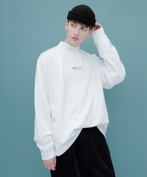 EMMA CLOTHES（エマクローズ）の「スムースジャージー ハイネックロゴカットソー【ファッションインフルエンサーとっしー×EMMA CLOTHES 限定コラボ】（Tシャツ/カットソー・メンズ・ホワイト/ブラック・M/L）」の9枚目の写真