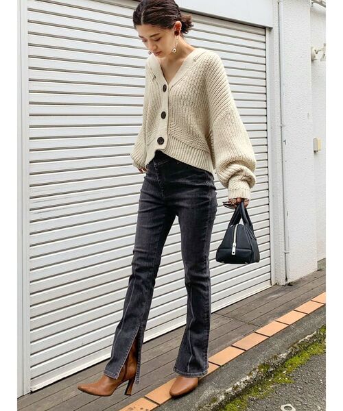 EMODA(エモダ)の「アシンメトリーフィットジャストウエストフレアジーンズ(デニムパンツ・レディース・グレー/ブルー・SMALL/MEDIUM/X-SMALL)」の13枚目の写真