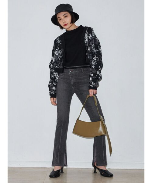 EMODA(エモダ)の「アシンメトリーフィットジャストウエストフレアジーンズ(デニムパンツ・レディース・グレー/ブルー・SMALL/MEDIUM/X-SMALL)」の6枚目の写真