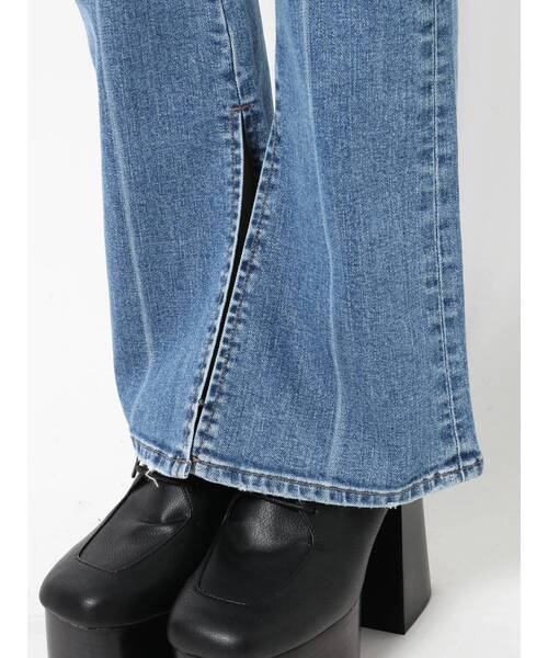 EMODA(エモダ)の「アシンメトリーフィットジャストウエストフレアジーンズ(デニムパンツ・レディース・グレー/ブルー・SMALL/MEDIUM/X-SMALL)」の17枚目の写真