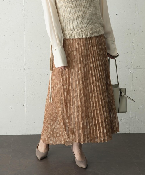 URBAN RESEARCH ROSSO（アーバンリサーチロッソ）の「スネークプリントプリーツスカート∴（スカート・レディース・ベージュ/グレー・FREE）」の3枚目の写真