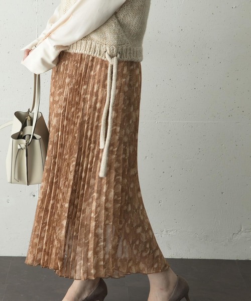 URBAN RESEARCH ROSSO（アーバンリサーチロッソ）の「スネークプリントプリーツスカート∴（スカート・レディース・ベージュ/グレー・FREE）」の4枚目の写真