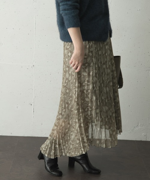URBAN RESEARCH ROSSO（アーバンリサーチロッソ）の「スネークプリントプリーツスカート∴（スカート・レディース・ベージュ/グレー・FREE）」の8枚目の写真