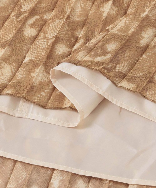 URBAN RESEARCH ROSSO（アーバンリサーチロッソ）の「スネークプリントプリーツスカート∴（スカート・レディース・ベージュ/グレー・FREE）」の14枚目の写真