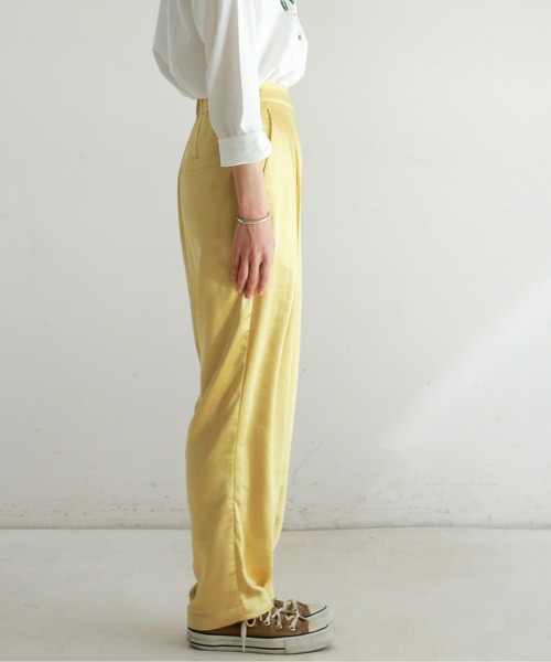 NOMBRE IMPAIR(ノンブルアンペール)の「グロスサテン ストレートパンツ(その他パンツ・レディース・ベージュ/ネイビー/イエロー・FREE)」の21枚目の写真