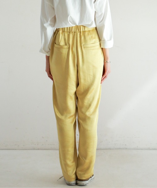 NOMBRE IMPAIR(ノンブルアンペール)の「グロスサテン ストレートパンツ(その他パンツ・レディース・ベージュ/ネイビー/イエロー・FREE)」の22枚目の写真