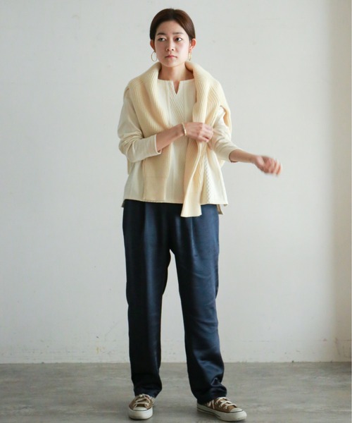 NOMBRE IMPAIR(ノンブルアンペール)の「グロスサテン ストレートパンツ(その他パンツ・レディース・ベージュ/ネイビー/イエロー・FREE)」の7枚目の写真