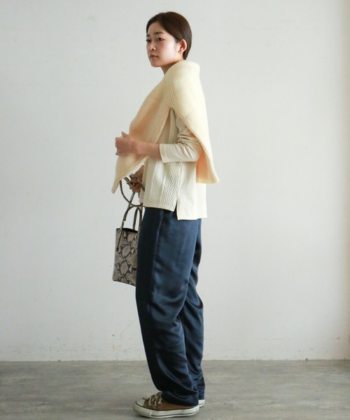 NOMBRE IMPAIR(ノンブルアンペール)の「グロスサテン ストレートパンツ(その他パンツ・レディース・ベージュ/ネイビー/イエロー・FREE)」の8枚目の写真