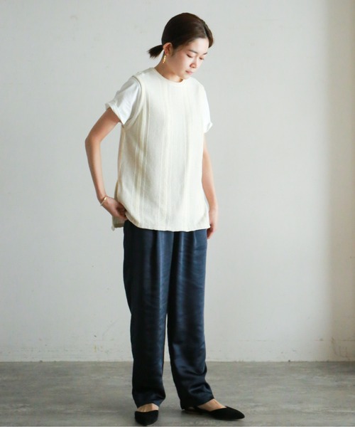 NOMBRE IMPAIR(ノンブルアンペール)の「グロスサテン ストレートパンツ(その他パンツ・レディース・ベージュ/ネイビー/イエロー・FREE)」の4枚目の写真