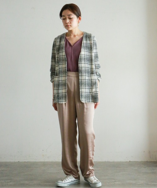 NOMBRE IMPAIR(ノンブルアンペール)の「グロスサテン ストレートパンツ(その他パンツ・レディース・ベージュ/ネイビー/イエロー・FREE)」の10枚目の写真