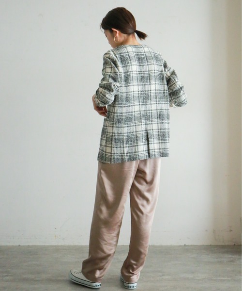 NOMBRE IMPAIR(ノンブルアンペール)の「グロスサテン ストレートパンツ(その他パンツ・レディース・ベージュ/ネイビー/イエロー・FREE)」の12枚目の写真