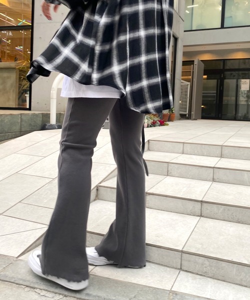 WHO'S WHO gallery（フーズフーギャラリー）の「リブダメージパンツ（スラックス・レディース・チャコールグレー/ブラック/グリーン/ベージュ系その他/ブルー/レッド/イエロー×グリーン/ライトグレー・FREE）」の16枚目の写真