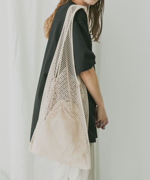 KBF+（ケービーエフプラス）の「KBF+　メッシュBIGショルダーBAG（ショルダーバッグ・レディース・ブラック/ホワイト系その他・ONE）」の9枚目の写真