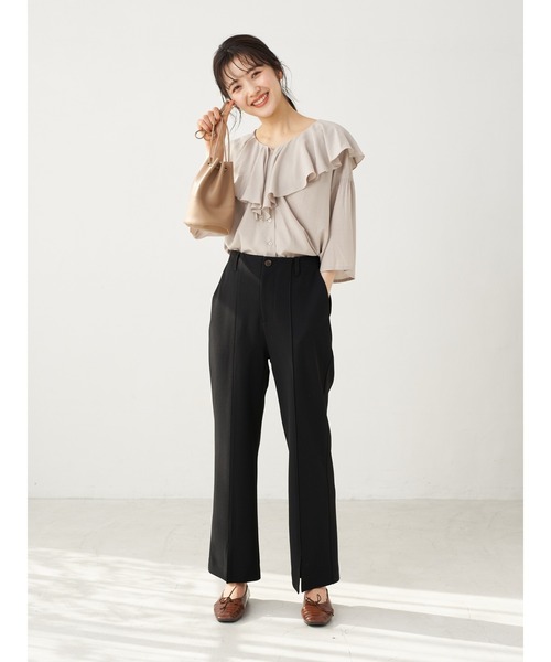 earth music&ecology(アースミュージックアンドエコロジー)の「【WEB限定】ラッフル衿ブラウス *(シャツ/ブラウス・レディース・オフホワイト/ピンクベージュ/ドット/グレイッシュベージュ/ブラック系その他5・FREE)」の6枚目の写真