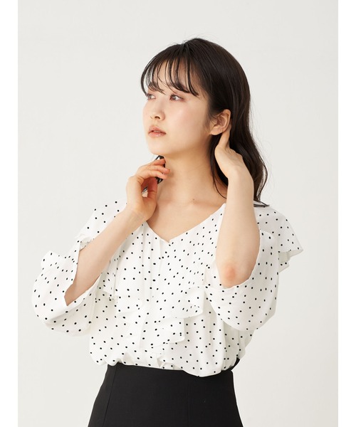 earth music&ecology(アースミュージックアンドエコロジー)の「【WEB限定】ラッフル衿ブラウス *(シャツ/ブラウス・レディース・オフホワイト/ピンクベージュ/ドット/グレイッシュベージュ/ブラック系その他5・FREE)」の15枚目の写真