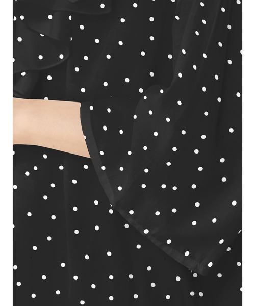 earth music&ecology(アースミュージックアンドエコロジー)の「【WEB限定】ラッフル衿ブラウス *(シャツ/ブラウス・レディース・オフホワイト/ピンクベージュ/ドット/グレイッシュベージュ/ブラック系その他5・FREE)」の12枚目の写真