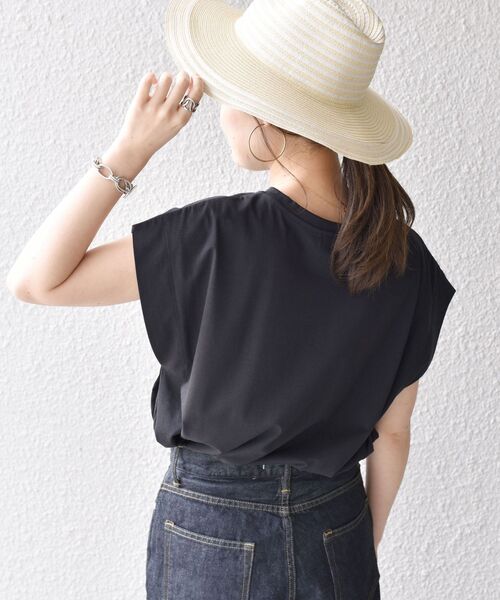 SHIPS(シップス)の「ショルダータックプルオーバー◆(Tシャツ/カットソー・レディース・ホワイト/ブラック/カーキ/ラベンダー・ONE SIZE)」の2枚目の写真