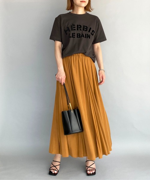 PICCIN（ピッチン）の「レギュラーフィットフロッキーロゴTシャツ（HERBIS）（Tシャツ/カットソー・レディース・ホワイト/チャコールグレー/ベージュ・M）」の5枚目の写真