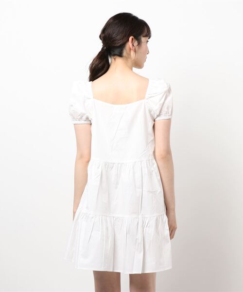 SPINNS（スピンズ）の「スクエアネックティアードワンピース（ワンピース・レディース・ホワイト/ブラック/パープル・ONESIZE）」の5枚目の写真