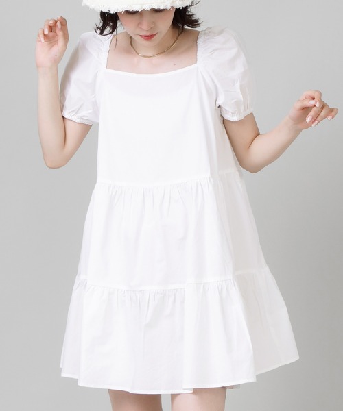 SPINNS（スピンズ）の「スクエアネックティアードワンピース（ワンピース・レディース・ホワイト/ブラック/パープル・ONESIZE）」の2枚目の写真